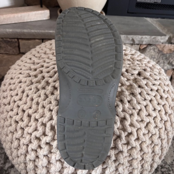 Crocs Men's SZ 7 Gray Classic Clogs - Picture 10 of 11